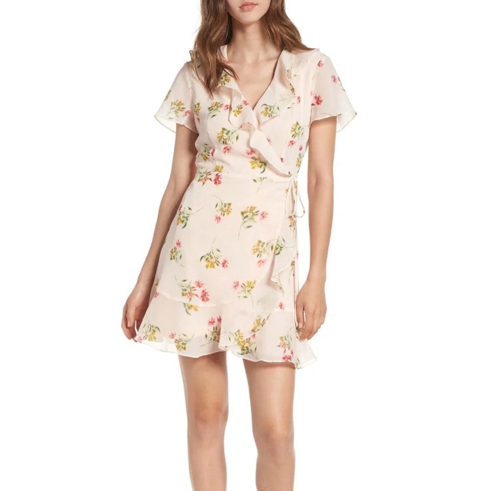 LUSH • Light pink floral‎ wrap dress